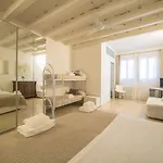 Academia Aparthotel 3*