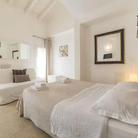 Academia Aparthotel 3*