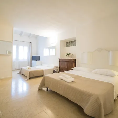 Academia Aparthotel 3*
