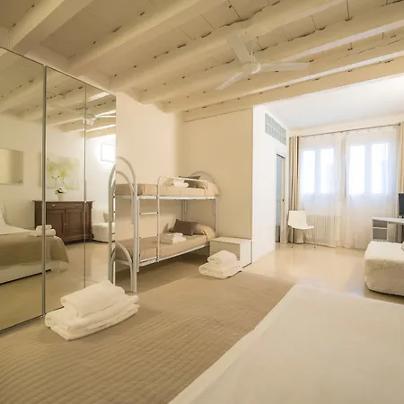 Academia Aparthotel 3*