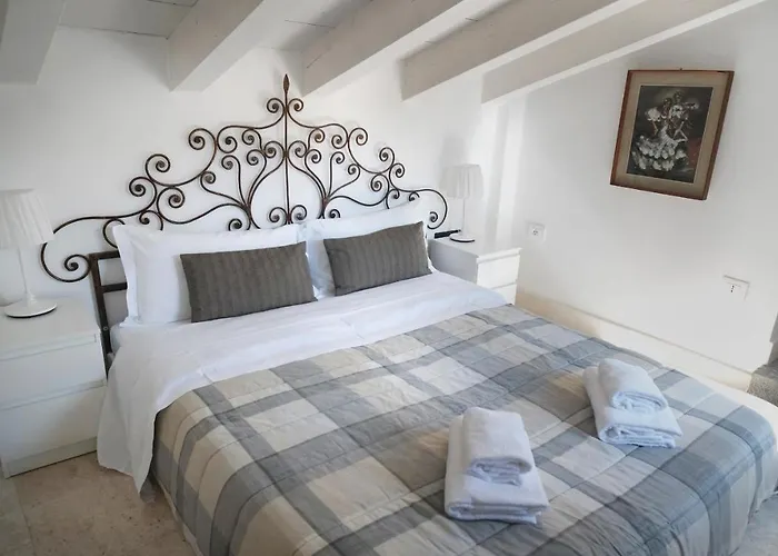 Academia Apartmanhotel 3*