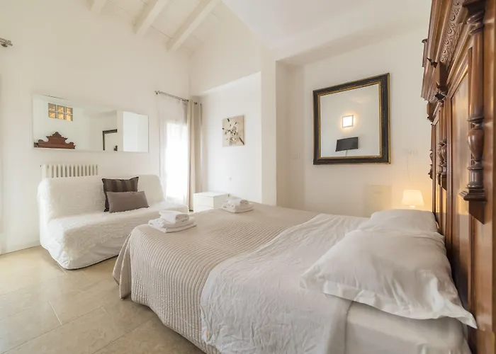 Academia Apartmanhotel 3*