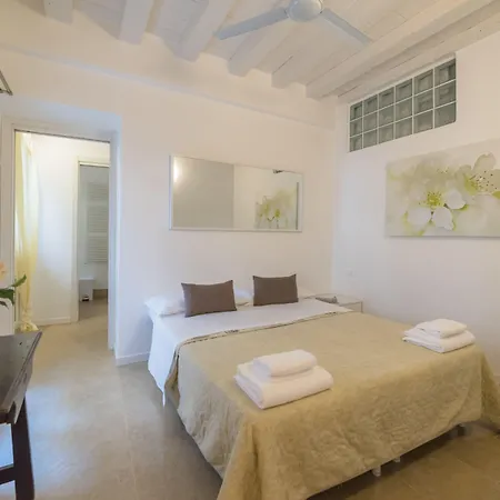 アパートホテル Academia 3*