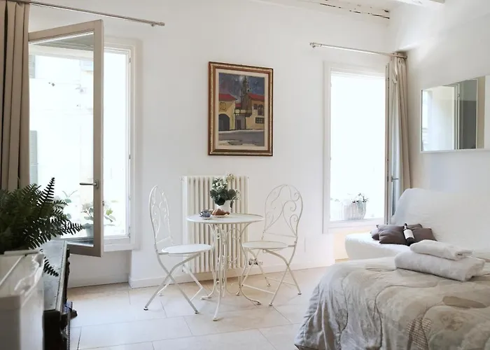 Academia アパートホテル 3*