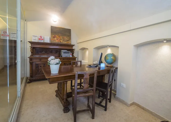 アパートホテル Academia 3*